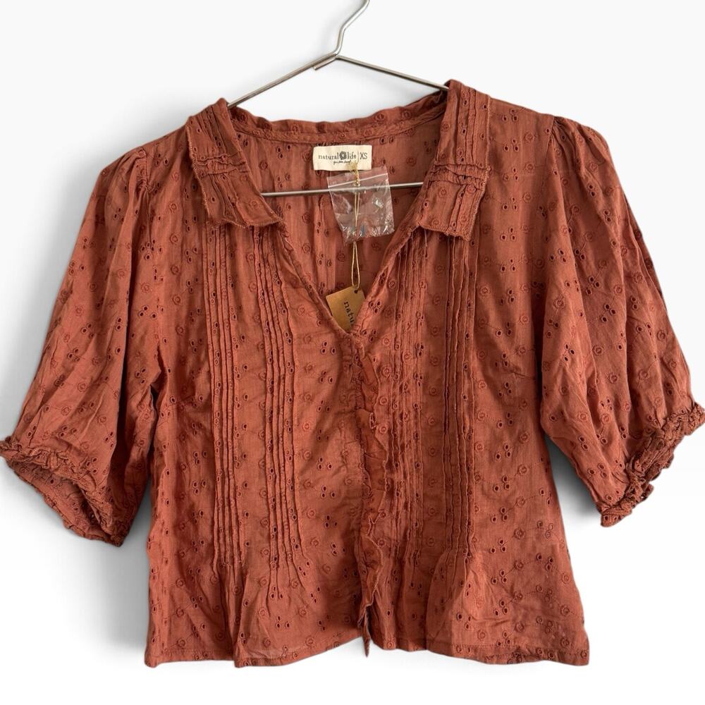 NWT Natural Life Terracotta Brown Eyelet Snap Button Ruffle Blouse Size XS